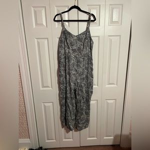 XL Old Navy B&W Flower Romper